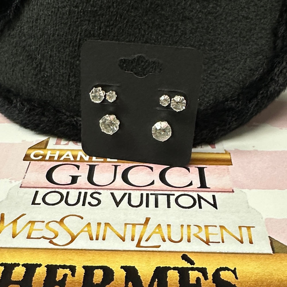 ❣️5|$25❣️3 pair Chic Silver Crystal Stud Earrings. 🆕